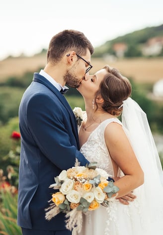 Séance couple de Karolina et Timothée à L'Auberge de la Klauss après leur mariage.