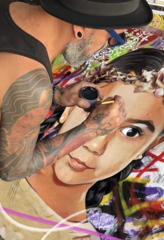Retrato em Pop-Art de uma celebridade com cores vibrantes e traços marcantes - por Sérgio Astral