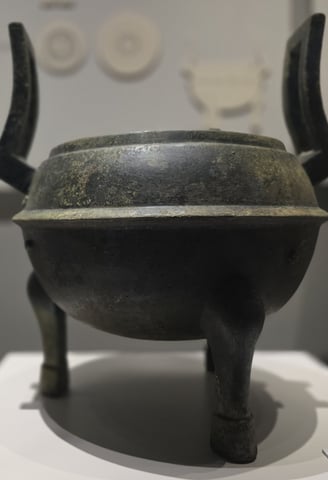 Bronze tripod cauldron