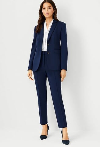 Mujer en traje formal
