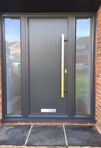 modern grey composite door with no glass.  Ral 7016 coloured frame.  2 side panels 