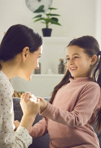 Pais que praticam a comunicação positiva fortalecem a autoestima e preparam os filhos para o futuro.