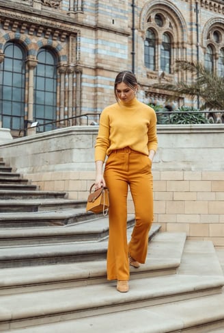 Outfit en color mostaza