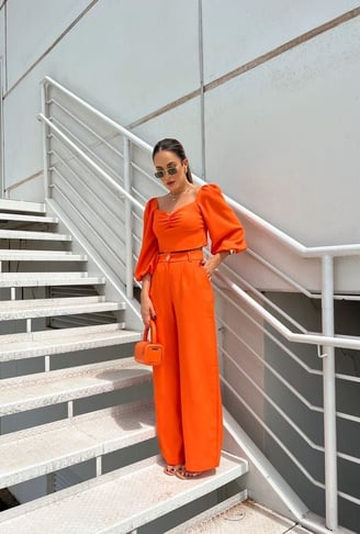 Outfit monocromático naranja