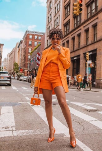 Outfit en color naranja