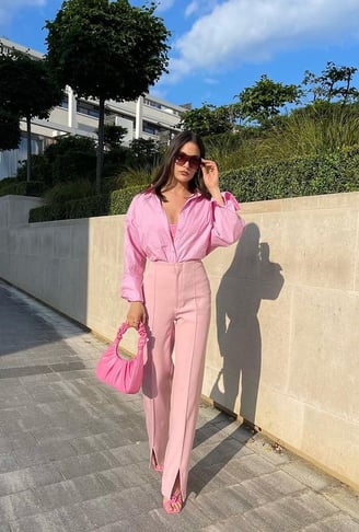 Outfit monocromático en rosa