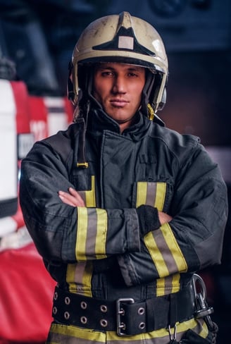 Rongzhiyue: Firefighter in uniform