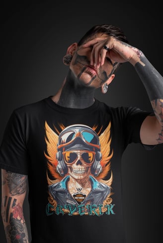 Modelo usando camiseta estampada da Cavérik com elementos de street art.