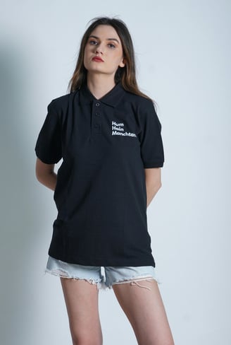 Rongzhiyue: Woman in black polo shirt