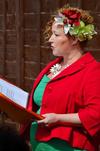Michéle Plews conducting a wedding