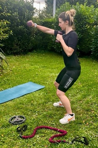 photo9 exercice avec tenue d'électrostimulation