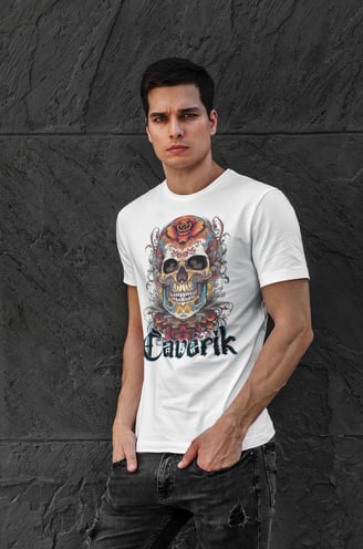 Peça de streetwear da Cavérik com estampa inspirada na cultura urbana.