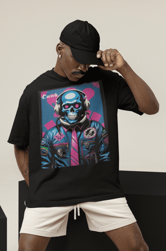 Estilo streetwear com camiseta da Cavérik inspirada na arte de rua.