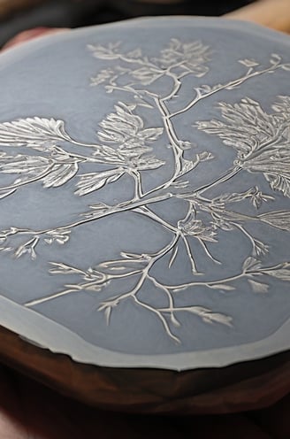 Gravura em Metal Detalhada Representando uma Cena Histórica