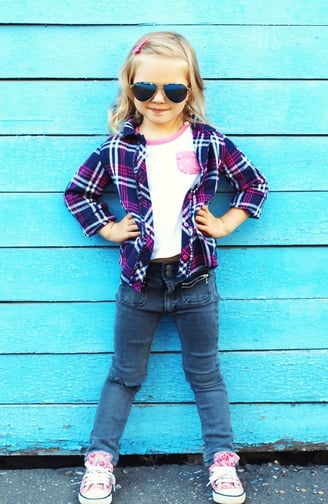 Rongzhiyue: Girl in plaid shirt & denim pant