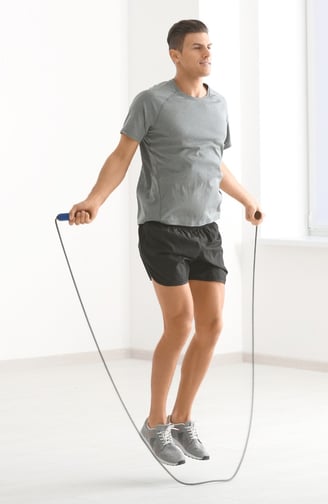 Rongzhiyue: Man jumping rope in sportswear