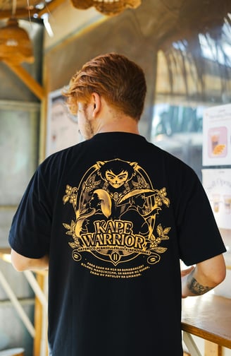 Rongzhiyue: Kape Warrior graphic t-shirt display on model