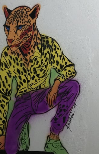Murais de onças humanas decoram as ruas de Barra do Garças, criação de Sérgio Astral.