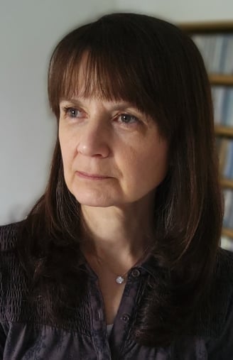 Head and shoulders photo of Jane Dalton looking to one side with music shelf in background