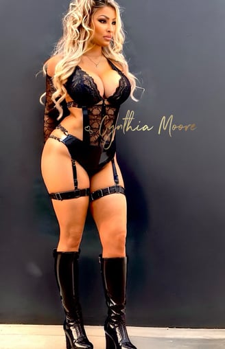 Curvy Female escort in Amsterdam Schiphol