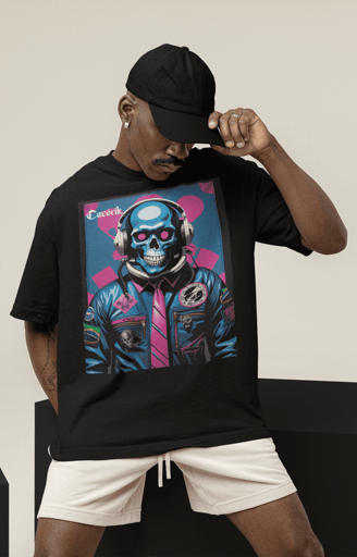 Estampa de caveira em camiseta streetwear masculina.