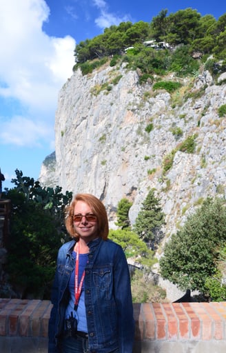 Lady poses for a pic on the Isle of Capri in Italy