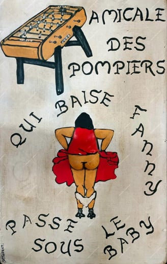 Plaque Fanny amicale pompiers passe sous le baby foot
