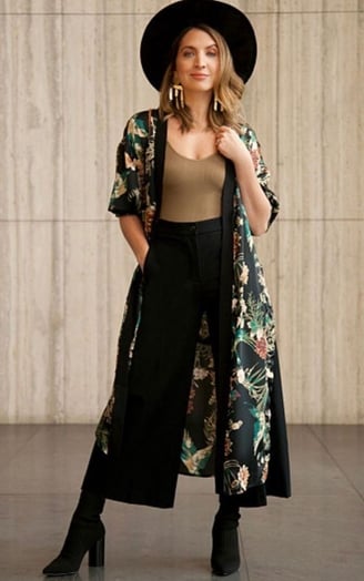 Kimono estampado con botas