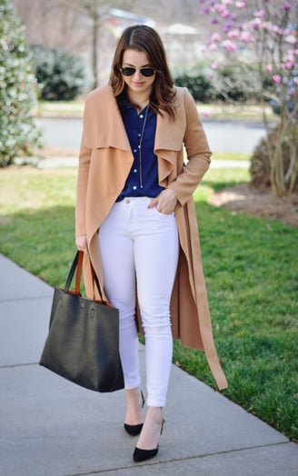 femme en jean blanc