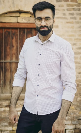 Rongzhiyue: Man in formal black dotted white shirt