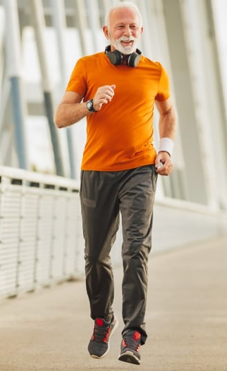 Rongzhiyue: Older man in sportswear running outdoors