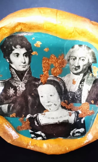 collage images 18ème siècle sur socle papier décor feuille d'ormâché