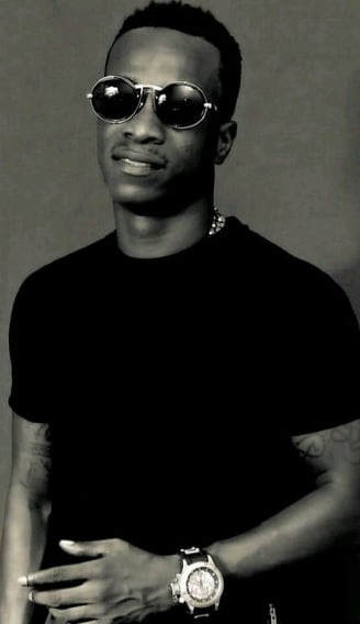K.K Fosu posed in a black tee shirt.