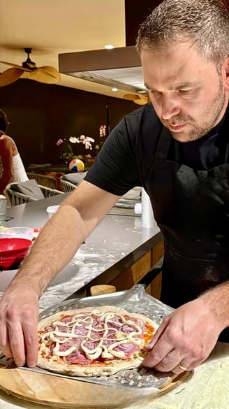 Nossas pizzas são preparadas na hora, com ingredientes selecionados.