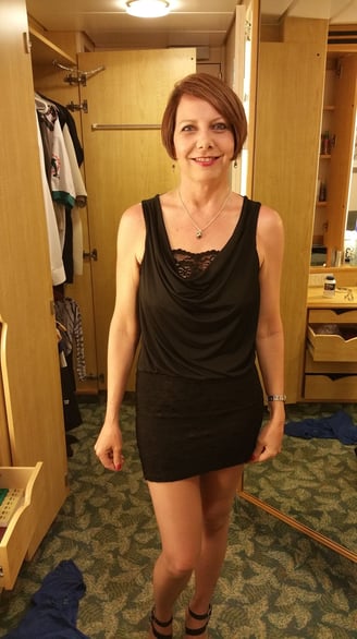 Lady Michelle prepares for a formal dinner on Independence of The Seas