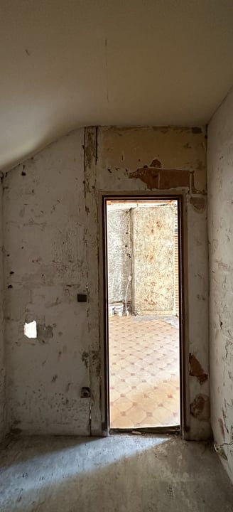 Salle de bain à rénover entièrement dans un duplex à Pau