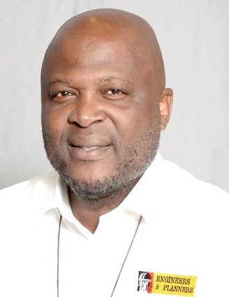 Ibrahim Mahama in an Engineers and Planners shirt.