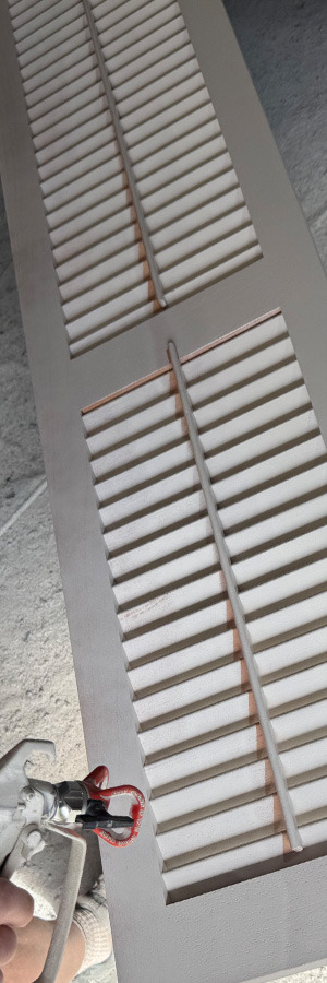 painting an exterior shtter