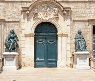 Image de la porte d'entrée de la facultée de médecine de Montpellier