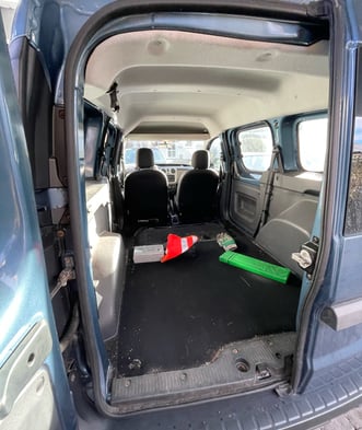 Innenraum des Dacia Dokker als Basis für den DIY Mini Camper Ausbau