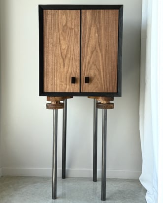 cabinet à spiritueux, chêne et noyer fabrication artisanale