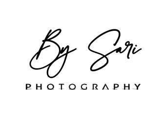 Photography by Sari logo