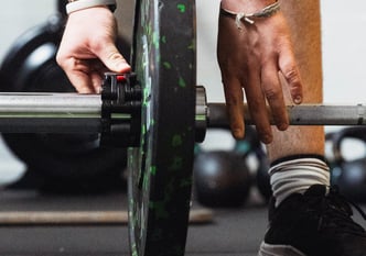 Barre de musculation chargée 