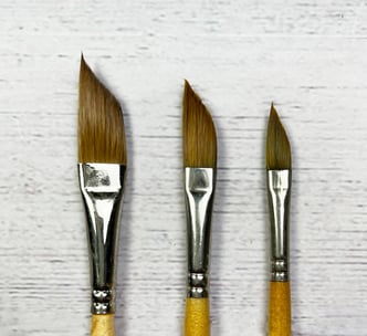 Dagger-paint-brushes