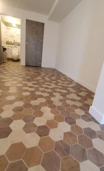 pose de carrelage par un professionnelle