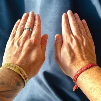 mis manos dando energía Reiki, amor, vida , sanación, curación elevamos la vibración de tus chakras
