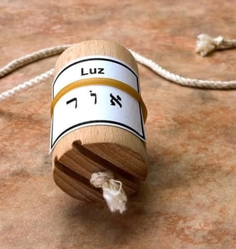Péndulo Hebrero con etiqueta de luz amor paz limpieza
