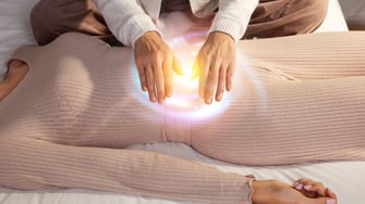 Séance de soin énergétique pour accompagner la libération cellulaire des mémoires traumatiques