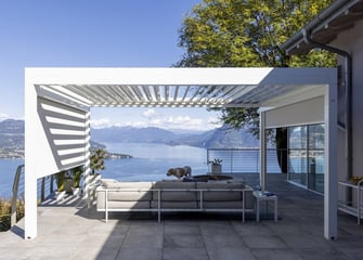 pergola à toile rétractable, lyon et rhône alpes, bioclimatique, store, stomfy, pergola, sur mesure