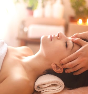 massagem facial. relaxamento. terapias manuais. equilíbrio emocional. aromaterapia. descanso. 